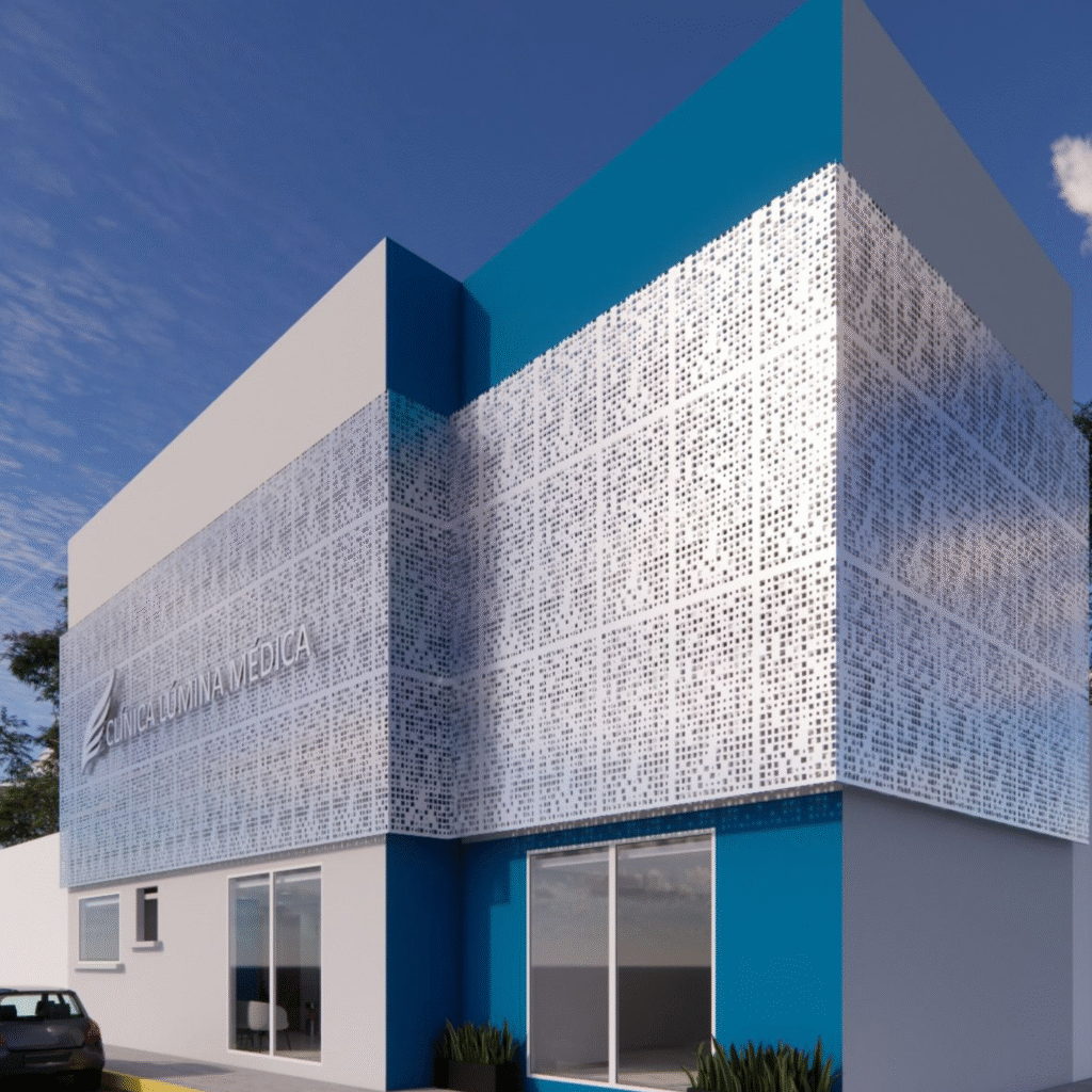 Fachada de clínica moderna diseñada con arquitectura médica innovadora
